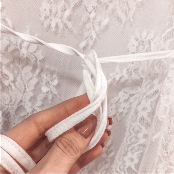 Exquisite white lace coverup 🌸🌺 - Picture 7 of 8